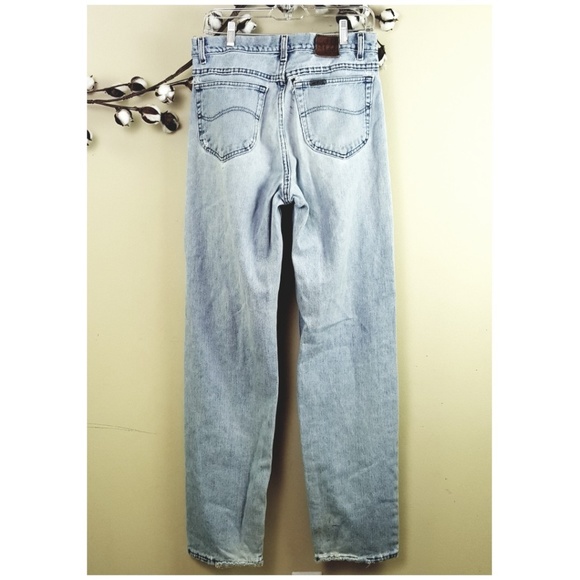 LEE Riveted Vintage High-Rise Light Wash Mom Jeans - Picture 3 of 8